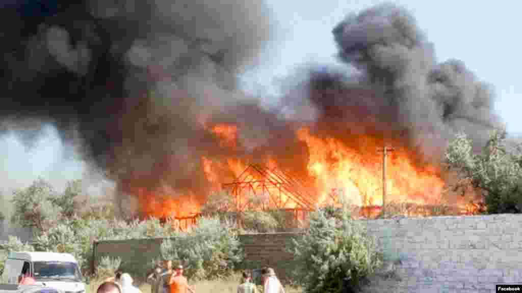 Організатор проекту «НашПляж.рф» Кирило Калашников повідомив, що загалом згоріло близько 20-ти відсотків їхнього комплексу. За його словами, згоріли 4 будівлі з 28-ти на пляжі