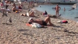 В октябре – на пляж! Теплая осень в Севастополе (видео) В октябре – на пляж! Теплая осень в Севастополе (видео)