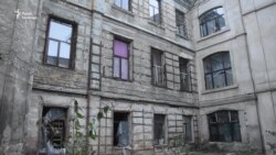 В Одесі більше сотні переселенців другу зиму поспіль готуються жити в аварійному будинку В Одесі більше сотні переселенців другу зиму поспіль готуються жити в аварійному будинку
