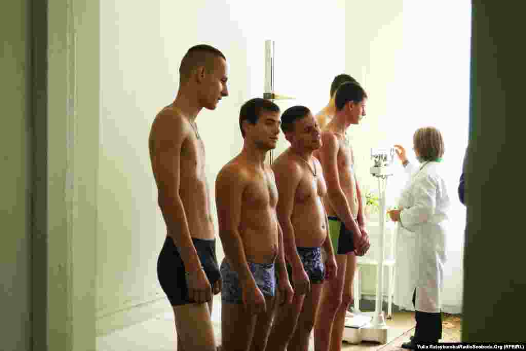 Лікарів цікавить усе – зріст, вага, перенесені недуги