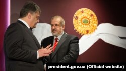 Президент України Петро Порошенко і голова Меджлісу кримськотатарського народу Рефат Чубаров, архівне фото