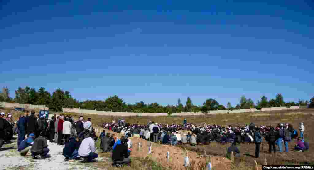 В результате обвала дороги погибли шесть человек, всех их решили похоронить в один день