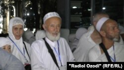 Гурӯҳи зоирон дар Фурудгоҳи байналмилалии Душанбе ба сафар омода мешавад.