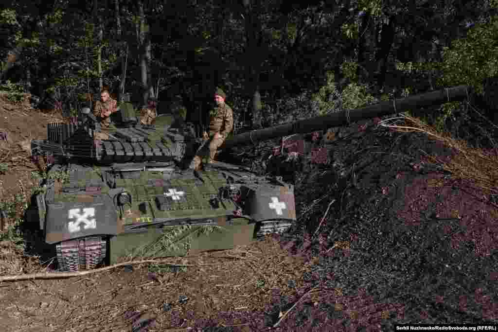 Танкісти 25-ї Січеславської бригади, вкотре відпрацювавши чергове завдання, одразу ж готуватимуться до наступного. Покровський напрямок – зараз один з тих, що витримує найбільше атак РФ