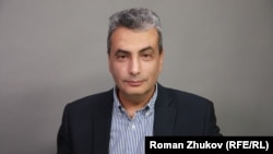 Лев Шлосберг – один із небагатьох опозиційних політиків, які залишилися в Росії, хто відкрито виступив проти російського вторгнення в Україну