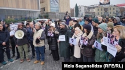 Учасники акції на підтримку журналістів, 8 грудня 2024 року