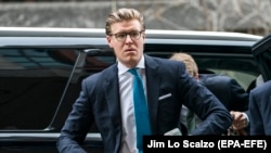 У квітні цього року Федеральний суд у Вашингтоні засудив Алекса ван дер Зваана до 30 днів в’язниці і штрафу в 20 тисяч доларів за обвинуваченням у наданні неправдивих свідчень слідчим спецпрокурора Роберта Мюллера