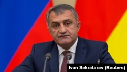 Главная цель, которую поставил перед собой президент, – убедить двадцатку отозвать заявление на имя спикера и замять историю с вынесением вотума недоверия