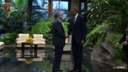 Барак Обама і Рауль Кастро потисли один одному руки (відео) Барак Обама і Рауль Кастро потисли один одному руки (відео)