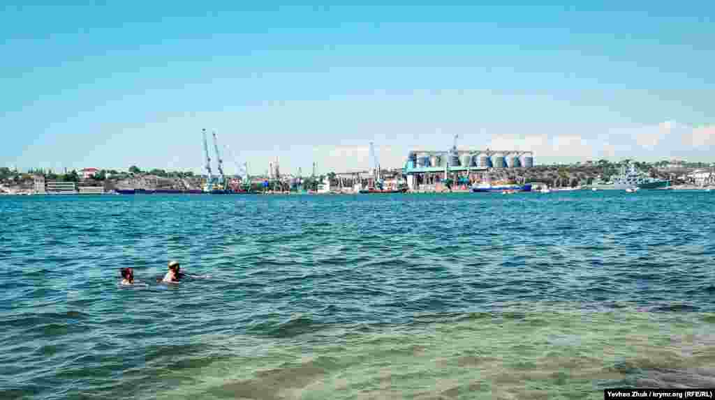 На протилежній стороні Севастопольської бухти – зерновий термінал «Авліта»