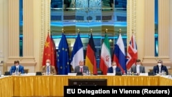 تصویری آرشیوی از مذاکرات هستهای میان ایران و اعضای برجام در وین؛ این مذاکرات از ۳۰ خرداد امسال متوقف شده است