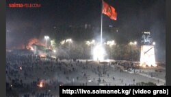 Уночі 6 жовтня мітингувальники повернули контроль над центральною площею столиці Киргизстану Бішкека