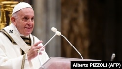 Папа Римський Франциск висловив свої співчуття сім’ям загиблих та запевнив, що «молиться за них і за всіх тих, хто переживає години терору та болю»