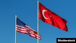 Туреччина, яка виконує санкції ООН проти Росії, відмовляється приєднуватися до односторонніх обмежень, оголошених США і ЄС