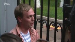 Росія: журналіст Іван Голунов вже на свободі. Справу проти нього припинено – відео Росія: журналіст Іван Голунов вже на свободі. Справу проти нього припинено – відео