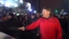 La protestele din 2017 contra OUG 13, președintele Iohannis a îmbrăcat o foarte vizibilă canadiană roșie și a mers în Piața Victoriei, însoțit de mulți lideri liberali. După șase ani, PNL, aliat cu PSD, dezincriminează parțial abuzul în serviciu, după modelul Liviu Dragnea.