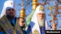 Митрополит Епіфаній і тодішній патріарх Київський і всієї Руси-України Філарет (праворуч) під час молитовного заходу за томос для України. Київ, Софійська площа, 14 жовтня 2018 року