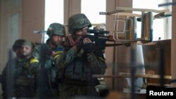 Українські військові під час боїв в Іловайську, 26 серпня 2014 року